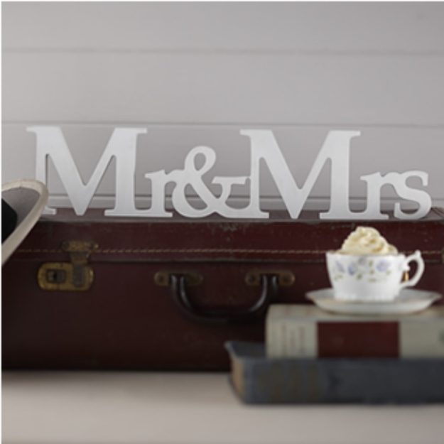 Picture of Wooden Sign Mr&Mrs