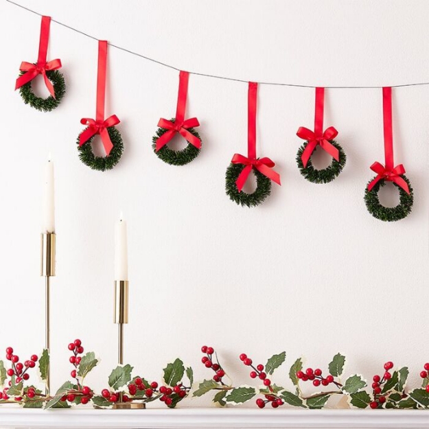 Picture of Hanging Christmas wreath bunting decoration 