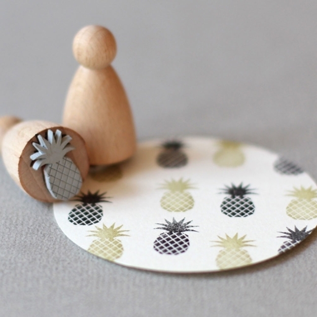 Picture of Rubber Stamp Pineapple small