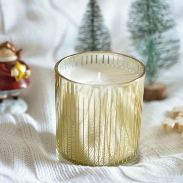 Picture of Scented soy candle in gold glass - Baby powder