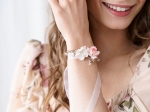 Picture of Flower wrist corsage - Light peach