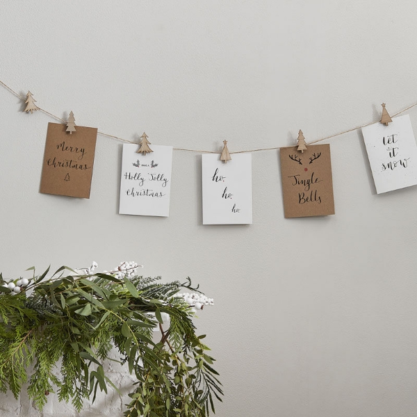 Picture of Wooden Christmas tree pegs bunting 