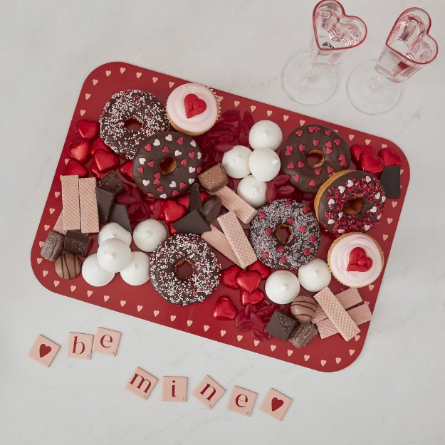 Picture of Red tray with hearts 