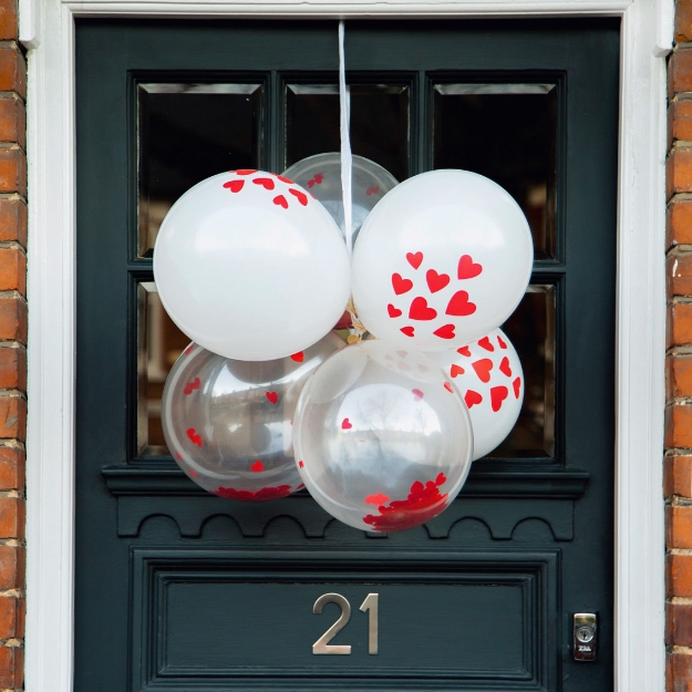 Picture of Βalloons - Clear with confetti hearts and white with printed hearts (12pcs)