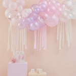 Picture of Balloon garland (perlised balloons and streamers)