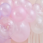 Picture of Balloon garland (perlised balloons and streamers)