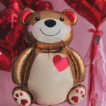 Σύνθεση μπαλονιών με ήλιο - Αρκουδάκι της Αγάπης (11 foil κόκκινες καρδιές + 1 foil μπαλόνι αρκουδάκι)