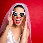 Picture of White heart-shaped glasses Bride to be